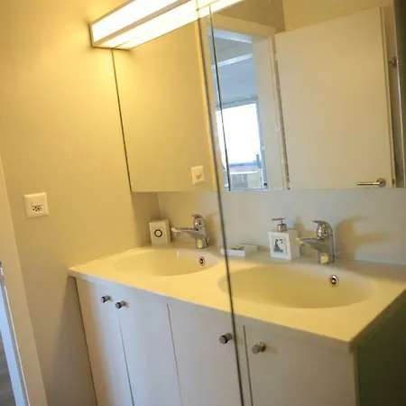 Vaste Rez De 4 Pieces Avec Vue Lac Et Jacuzzi Prive Region Montreux Proche Gare דירה