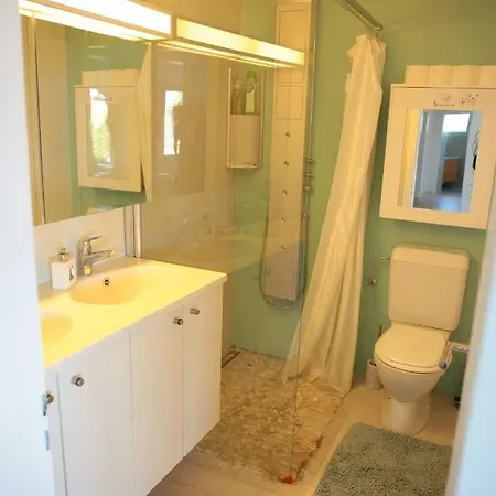 Vaste Rez De 4 Pieces Avec Vue Lac Et Jacuzzi Prive Region Montreux Proche Gare La Tour-de-Peilz