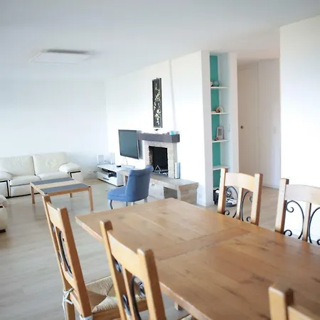 Vaste Rez De 4 Pieces Avec Vue Lac Et Jacuzzi Prive Region Montreux Proche Gare דירה *